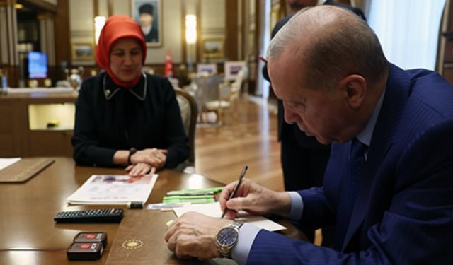 CUMHURBAŞKANI ERDOĞAN KIZILAY'A KURBAN BAĞIŞI YAPTI