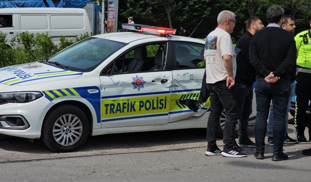 ZONGULDAK'TA YÜK TRENİ POLİS ARACINA ÇARPTI