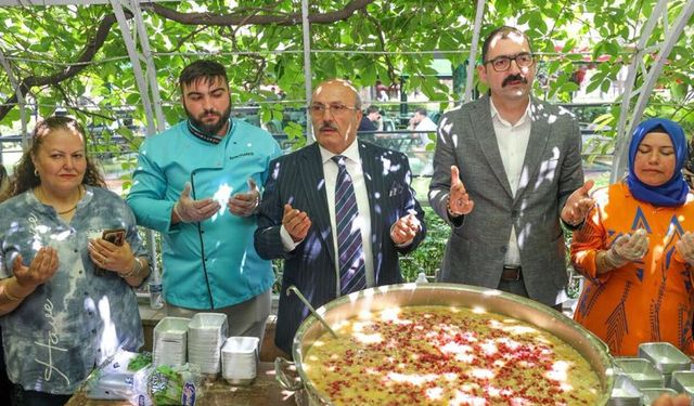 KASTAMONU'DA BİNLERCE VATANDAŞA AŞURE İKRAM EDİLDİ