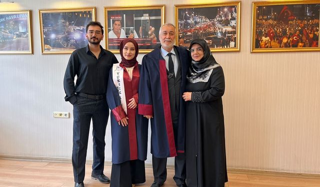 BABA KIZ AYNI GÜN DİPLOMALARINI ALDI