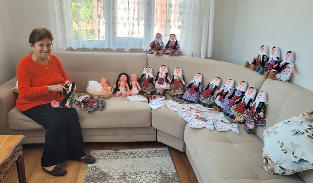 14 YILDIR YAPTIĞI BEZ BEBEKLERLE ŞERİFE BACI'NIN HATIRASINI YAŞATIYOR