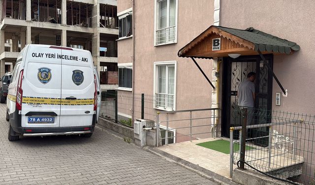 59 YAŞINDAKİ ADAM EVİNDE ÖLÜ BULUNDU