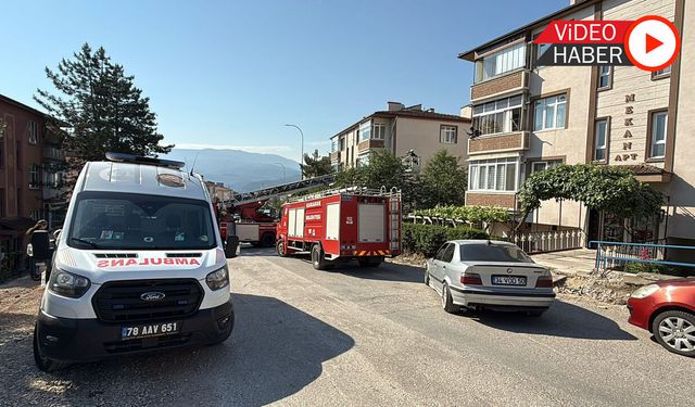 GENÇ ÇOCUK EVİNİN BALKONUNDA ÖLÜ BULUNDU