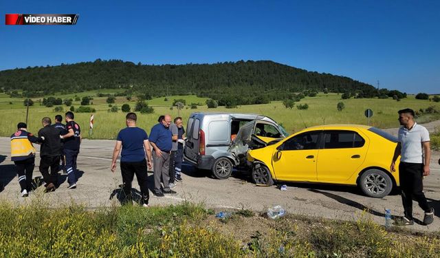 EFLANİ-PINARBAŞI YOLUNDA KAZA: 4 YARALI