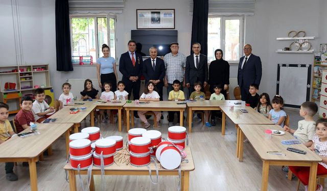 ŞEHİT AİLELERİ DERNEĞİNDEN MİNİK ÖĞRENCİLERE MÜZİK ALETİ DESTEĞİ