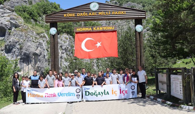 ÖĞRENCİLER 450 METRE YÜKSEKTEKİ KANYONU İZLEDİ