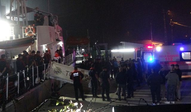 KARADENİZ'DE SALDIRIYA UĞRAYAN BALIKÇILAR KASTAMONU'YA GETİRİLDİ