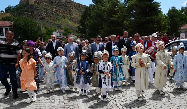 530 YILLIK GELENEKLE 25 ÇOCUK SÜNNET ETTİRİLDİ