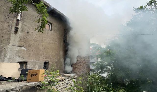 KARABÜK'TE KORKUTAN EV YANGINI