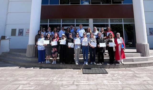 KARABÜK'TE SAĞLIK PERSONELİNE TEMEL YENİDOĞAN BAKIM EĞİTİMİ