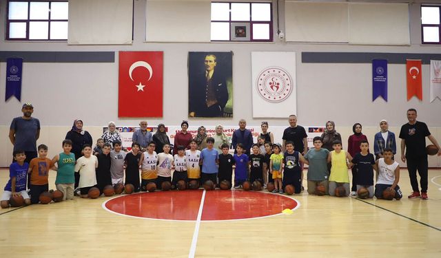 İL MÜDÜRÜ COŞKUN GÜVEN'DEN BASKETBOL ANTREMANINA ZİYARET