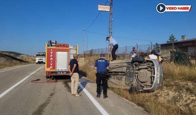 EFLANİ'DE OTOMOBİL DEVRİLDİ: 2 YARALI