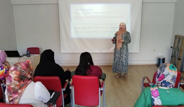 KARABÜK'TE AİLELERE DİJİTAL DÜNYA EĞİTİMİ