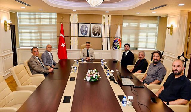 VALİ ÇAĞATAY "GIYGAŞUK: SAFRANBOLU'NUN KÖYLERİ" BELGESELİNİ İZLEDİ