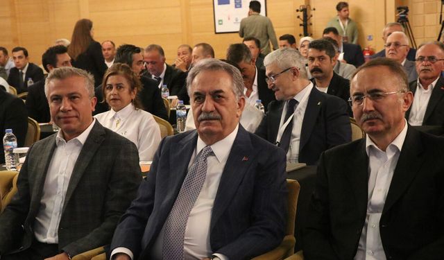 HAYATİ YAZICI: MEVCUT ANAYASA YAMALI BOHÇAYA DÖNDÜ, TÜRKİYE YENİ ANAYASAYI HAK EDİYOR