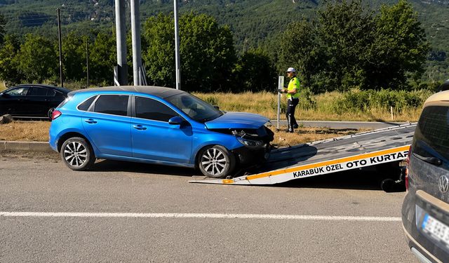 KONTROLÜNÜ KAYBEDEN SÜRÜCÜ KAZA YAPTI