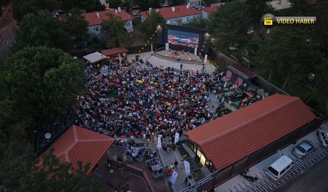 KARABÜK’TE MASAL GİBİ AKŞAM: YAZLIK SİNEMA HINCAHINÇ DOLDU