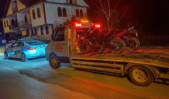 KURALLARA UYMAYAN MOTOSİKLET SÜRÜCÜLERİNE CEZA YAĞDI