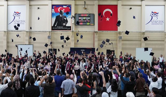 KBÜ MÜHENDİSLİK VE DOĞA BİLİMLERİ FAKÜLTESİ MEZUNLARINI UĞURLADI