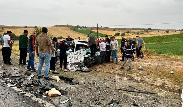 TAŞKÖPRÜ'DE ÜÇ ARAÇ ÇARPIŞTI 1 ÖLÜ 5 YARALI