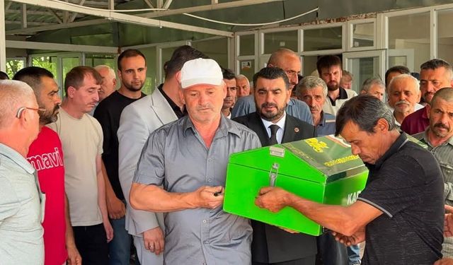 YANGINDA HAYATINI KAYBEDEN 2 YAŞINDAKİ BERKANT DEFNEDİLDİ