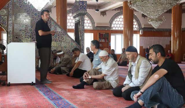 KARABÜK'TE CAMİ CEMAATİNE YAŞLI SAĞLIĞI EĞİTİMİ