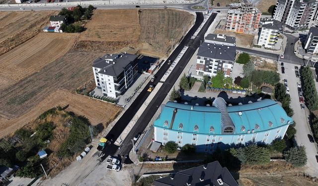 BOLU SOKAKLARINDA ASFALTLAR YENİLENİYOR