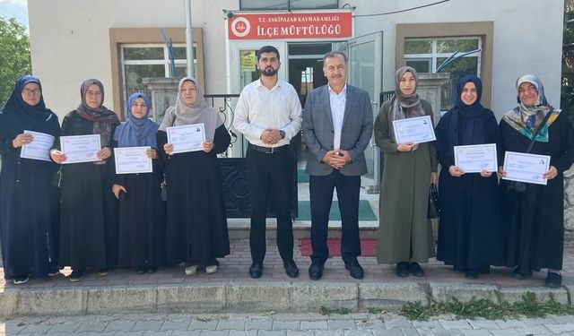 ESKİPAZAR KUR'AN KURSU ÖĞRENCİLERİNE BAŞARI BELGESİ