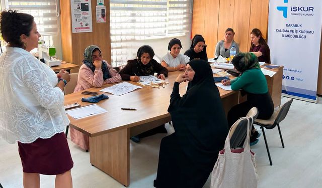 KARABÜK'TE ADEM KURSİYERLERİNE İŞKUR SEMİNERİ