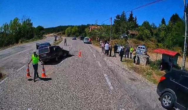 KASTAMONU'DA İKİ OTOMOBİL ÇARPIŞTI 2 YARALI