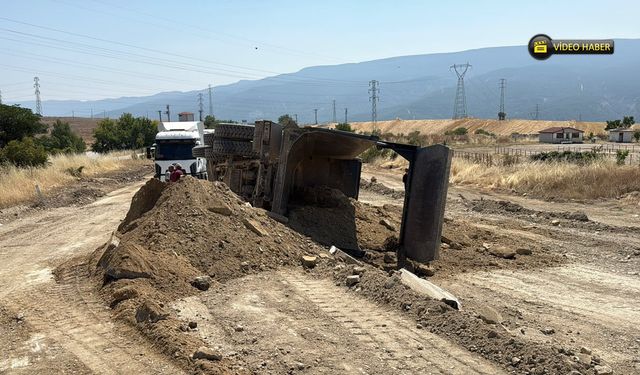 SAFRANBOLU’DA HAFRİYAT YÜKLÜ KAMYON DEVRİLDİ