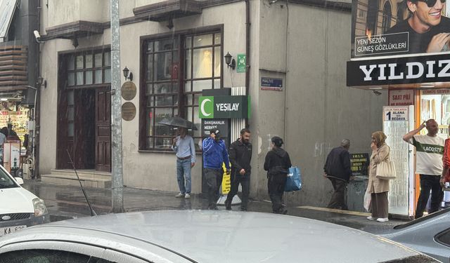 ZONGULDAK’TA SAĞANAK YAĞIŞ VATANDAŞLARI HAZIRLIKSIZ YAKALADI