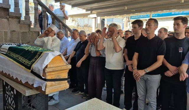 BARTIN’DA DENİZDE KALP KRİZİ GEÇİREN KADIN HAYATINI KAYBETTİ