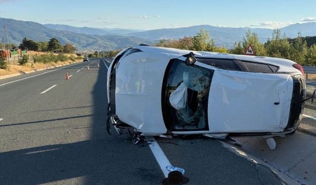 KARABÜK-BARTIN YOLUNDA OTOMOBİL TAKLA ATTI: 1 YARALI