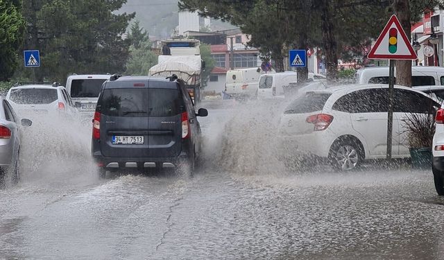 KARABÜK VALİLİĞİNDEN KUVVETLİ SAĞANAK UYARISI