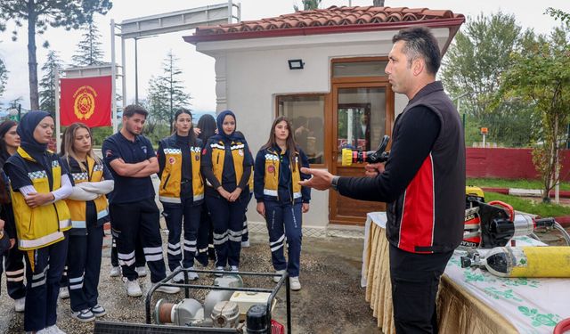 TAŞKÖPRÜ’DE İTFAİYECİLER HAFTASI ÖĞRENCİLERLE KUTLANDI