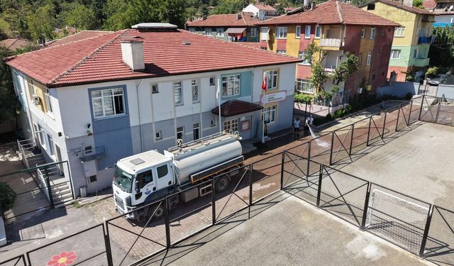OKUL BAHÇELERİ YENİ DÖNEM İÇİN TEMİZLENİYOR