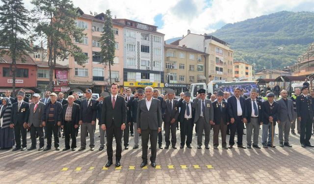 YENİCE’DE 19 EYLÜL GAZİLER GÜNÜ TÖRENLE KUTLANDI