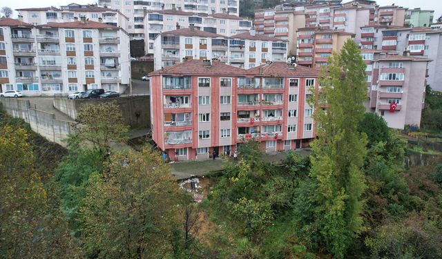 ZONGULDAK'TA 135 HANELİ SİTEDE ÇÖKME TEHLİKESİ