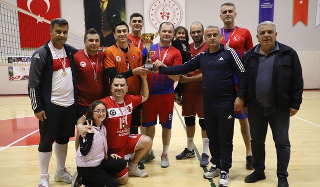 KAMU SPOR OYUNLARI’NDA VOLEYBOL ŞAMPİYONU BELLİ OLDU