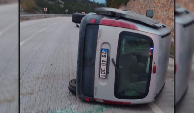 ESKİPAZAR’DA İKİ OTOMOBİL ÇARPIŞTI: 1 YARALI