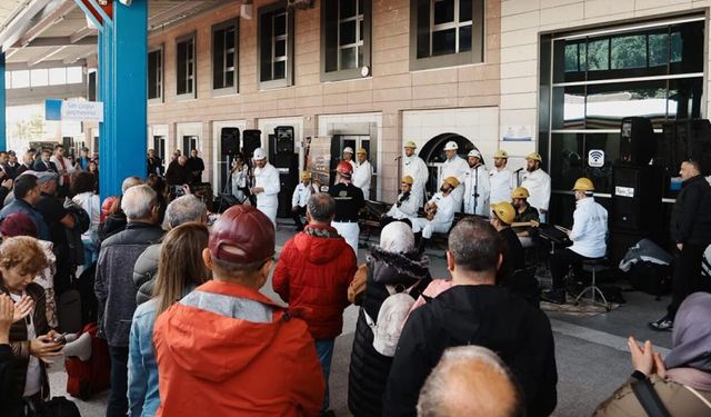 MADENCİ KOROSUNDAN KARAELMAS EKSPERSİ YOLCULARINA SÜPRİZ KARŞILAMA