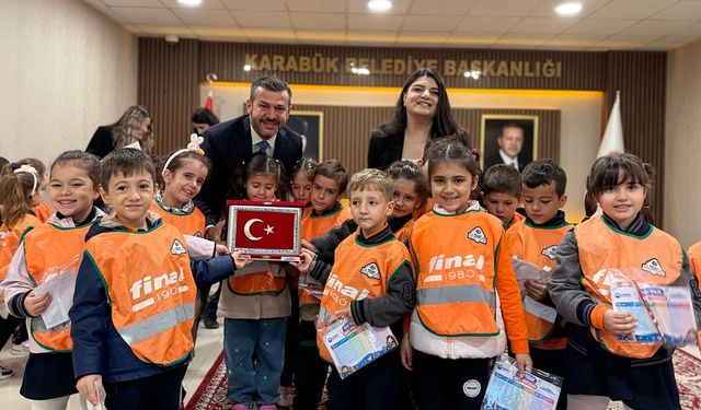 MİNİK ÖĞRENCİLERDEN BAŞKAN ÇETİNKAYA'YA ZİYARET