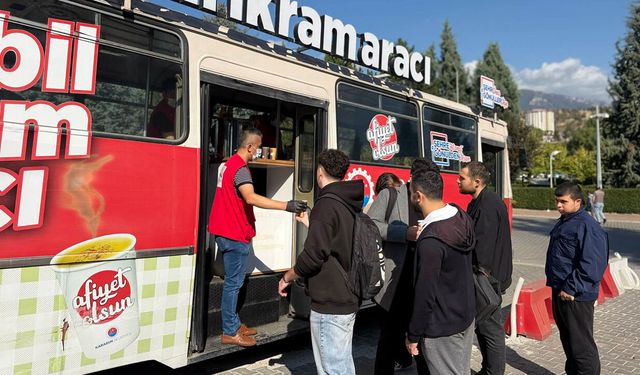 MOBİL İKRAM ARACI ÖĞRENCİLER İÇİN SAHADA
