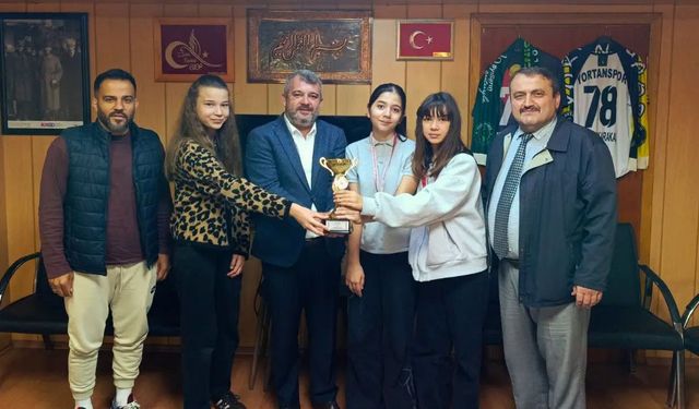 ŞAMPİYONLARDAN BAŞKAN KARAKAŞ'A ZİYARET