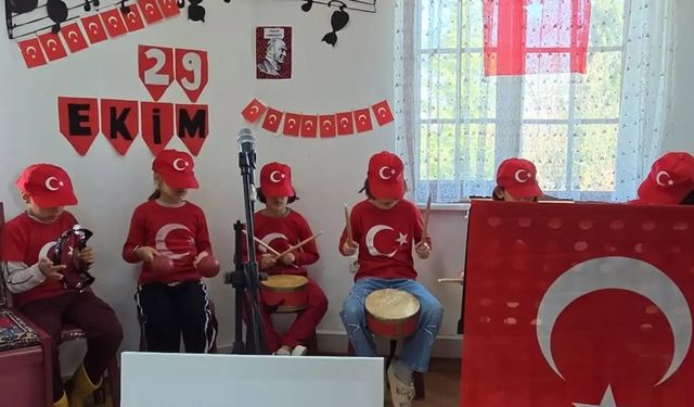 KARABÜK’TE MİNİK YÜREKLERDEN CUMHURİYET COŞKUSU