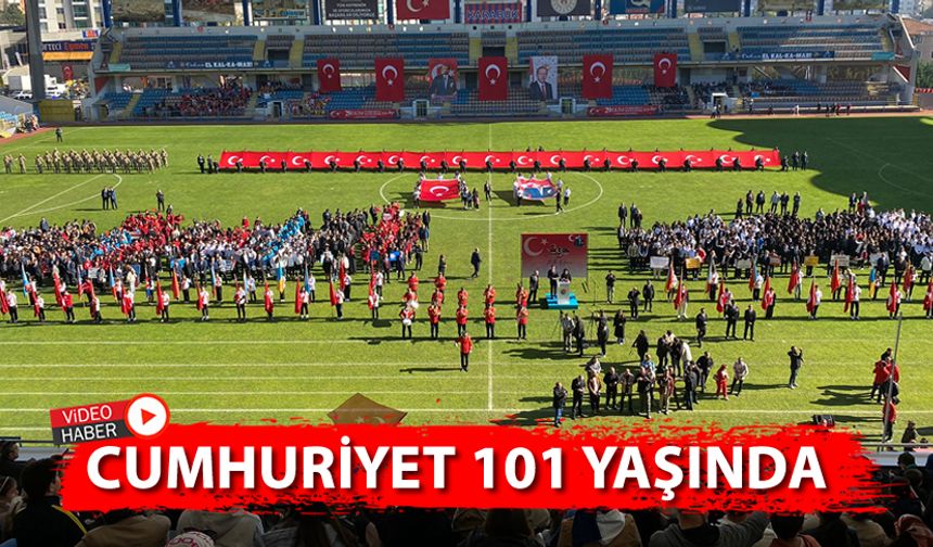 KARABÜK'TE CUMHURİYET'İN 101'İNCİ YAŞI COŞKUYLA KUTLANDI