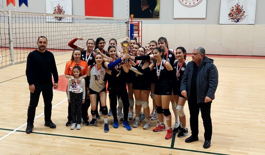 YEREL LİG KÜÇÜK KIZLAR VOLEYBOL MÜSABAKALRI SONA ERDİ