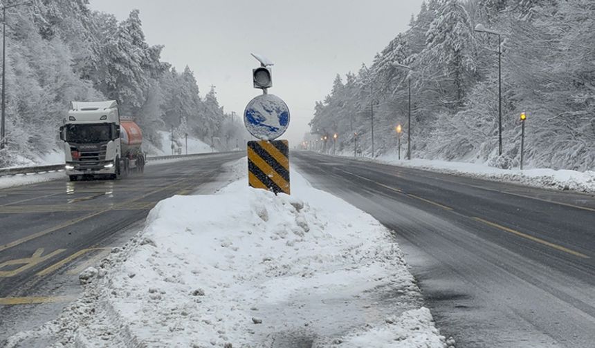 BOLU DAĞI'NDA ULAŞIM AKSAMADAN DEVAM EDİYOR