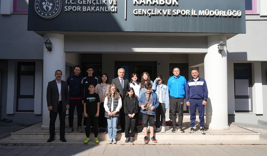 KARABÜK'ÜN UMUDU 9 SPORCU ANTALYA'DA KILIÇ SALLAYACAK